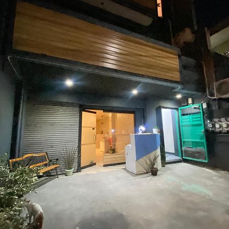 Lime Lite Manila Hostel Makati City Exterior foto