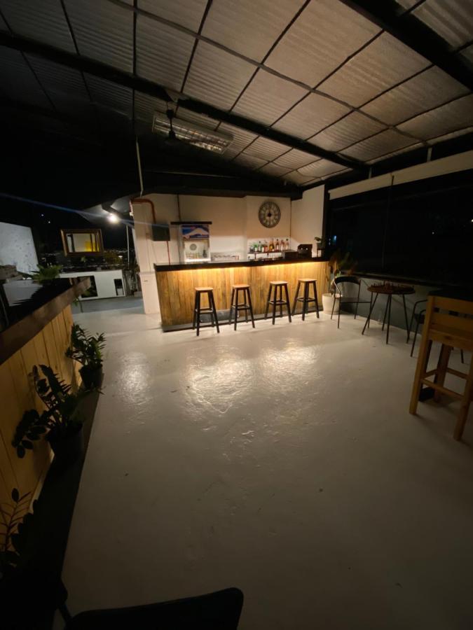 Lime Lite Manila Hostel Makati City Exterior foto