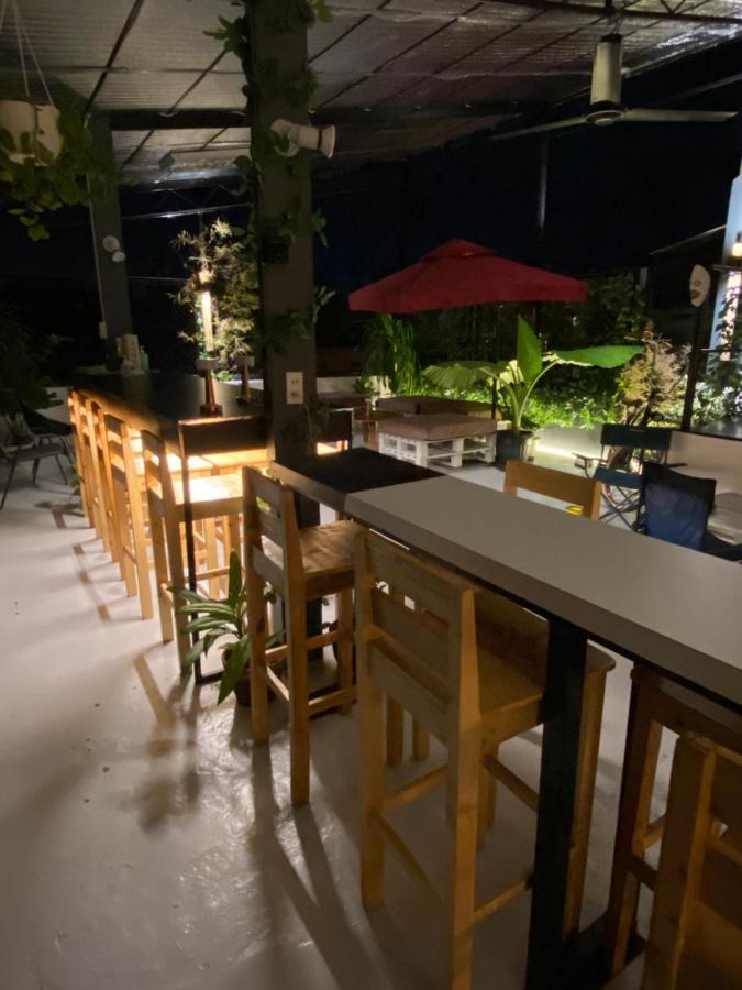 Lime Lite Manila Hostel Makati City Exterior foto