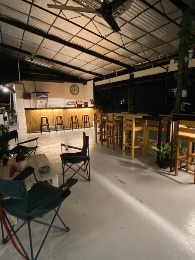Lime Lite Manila Hostel Makati City Exterior foto